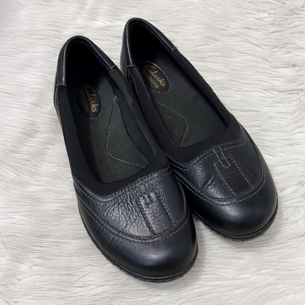 Clarks Black Leather Ashland Hustle Round Toe Neutral Slip On Mules Flats